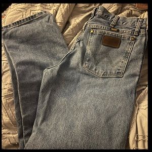 Light colored wrangler jeans with no rips.